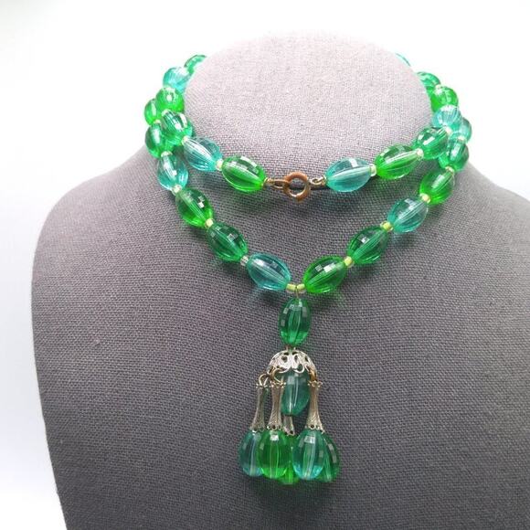 Vintage 1950s Lucite Faceted Green Blue-Green Beaded Necklace, Length 26 Inches - Picture 2 of 11